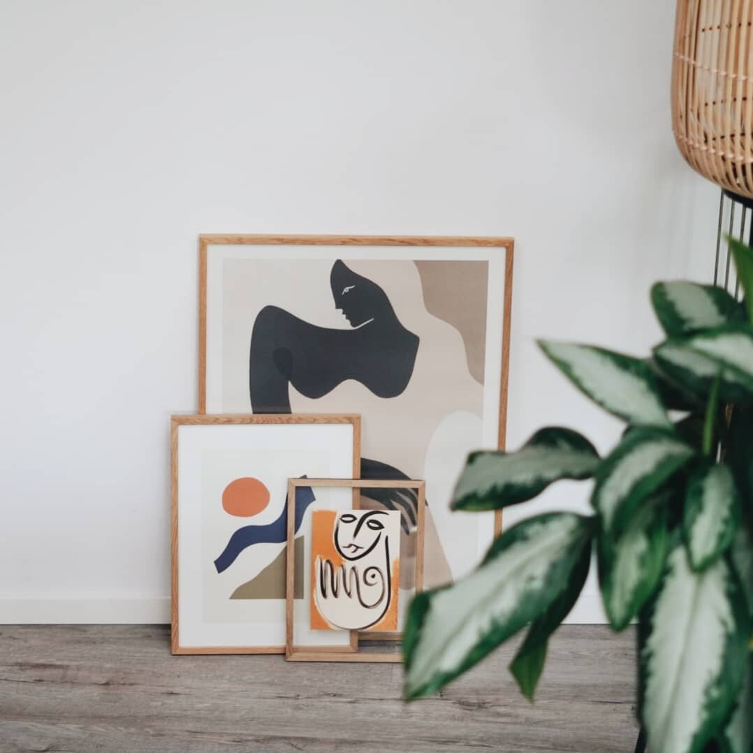 Benieuwd hoe je een gallery wall cre&euml;ert? Lees dan zeker de nieuwste blogpost van @interieurvervaet 
Kaders en artprints te verkrijgen bij @kim_interiordesign 

#conceptstore #laarne #kimpuntshop #gallerywall #wallart #artprint #interieurinspira